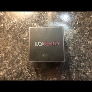 Huda Beauty Sugar Cookie Baking and Setting Powder